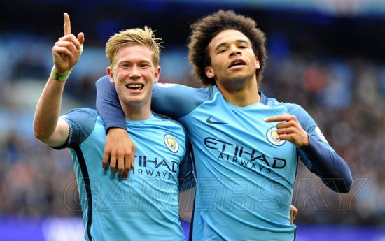 国足喜讯！前欧冠主力铁卫自荐免费完成归化，最快年底就能到位