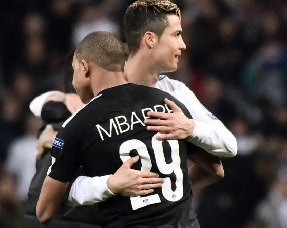 BLG被TES零封，打野脸探草丛，失误不断，又要背锅了