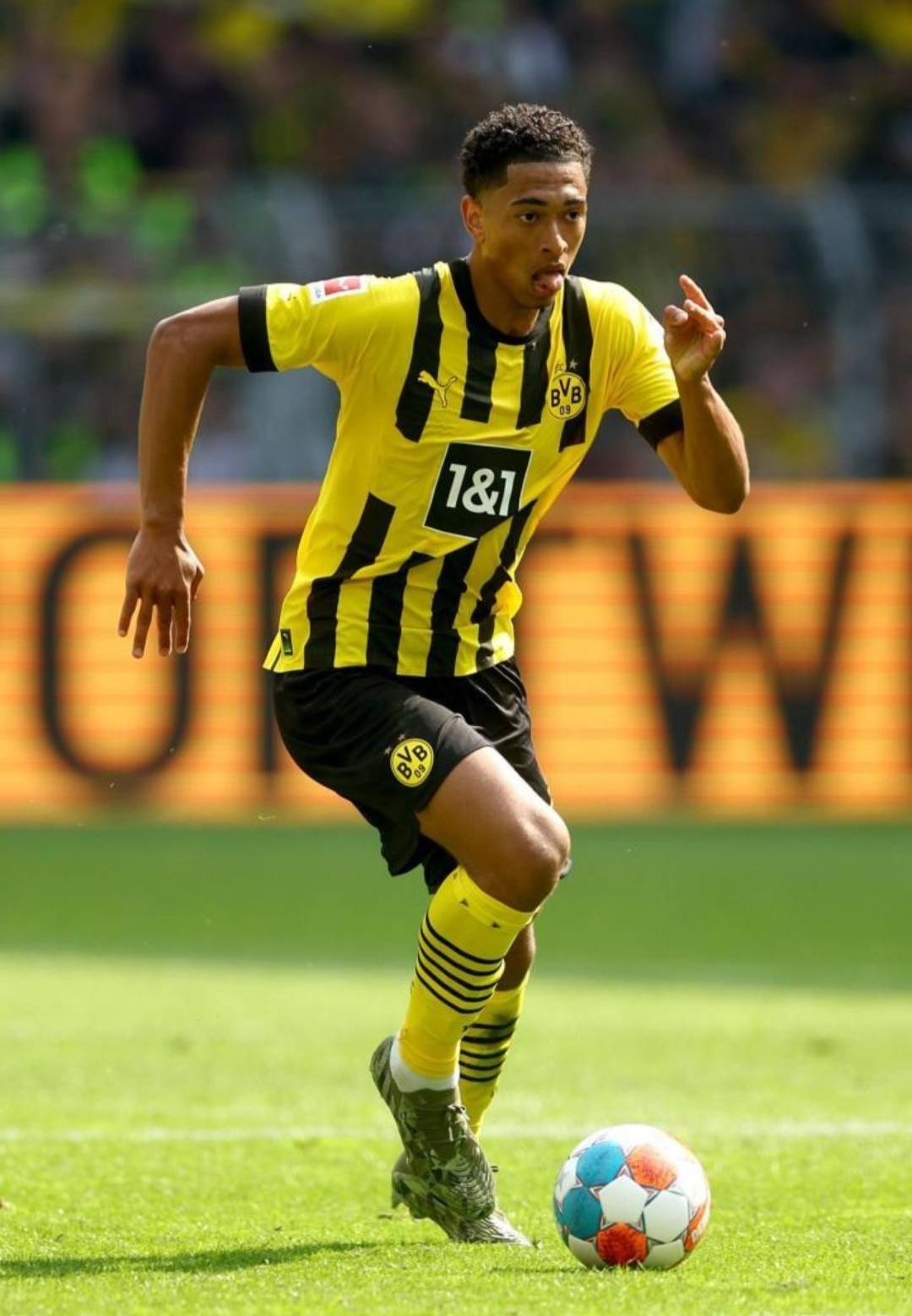 在伊蒂哈德迷失！曼城7500万边锋难觅机会，塞梅尼奥到来加剧问题