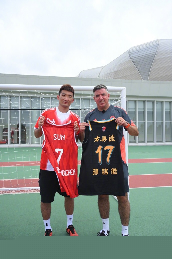 2米26新星张子宇WCBA首秀 或成中国女篮内线新希望